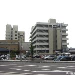 県立須坂病院と駐車場１