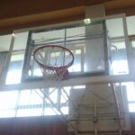体育館や学校の中